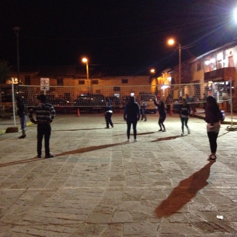 Street Volleyball in Ollantaytambo!